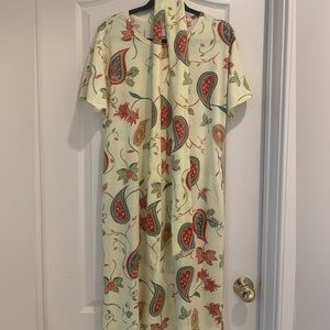 NWOT Straight -shirt dress with matching belt, size large